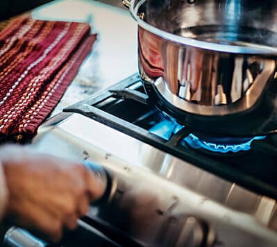 Cooking With Electric vs Gas Stove - Which is Better?